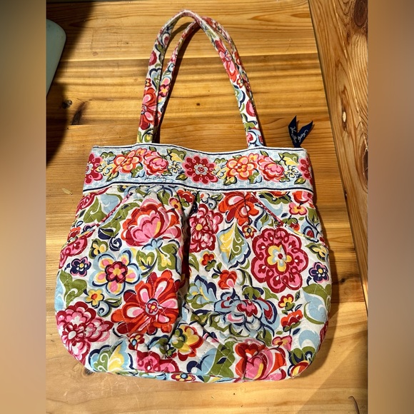 Vera Bradley Handbags - Beautiful Vera Bradley Retired Floral Morgan pattern shoulder bag